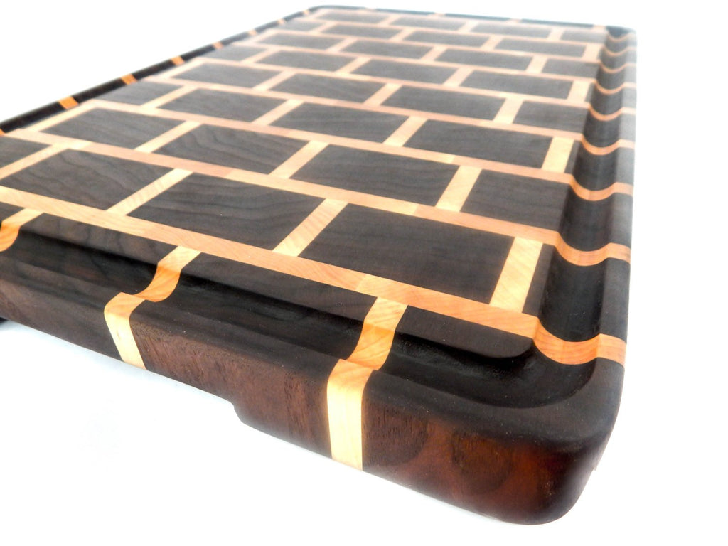 Brick Pattern Cutting Board – Walnut and Maple – Rockford Woodcrafts